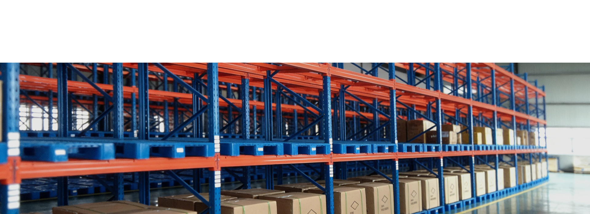 Estantes de almacén